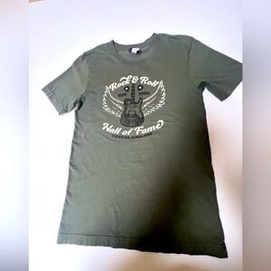 ROCK & ROLL HALL OF FAME GRAPHIC T-SHIRT
OLIVE GREEN W/ CREAM WRITING SIZE SMALL